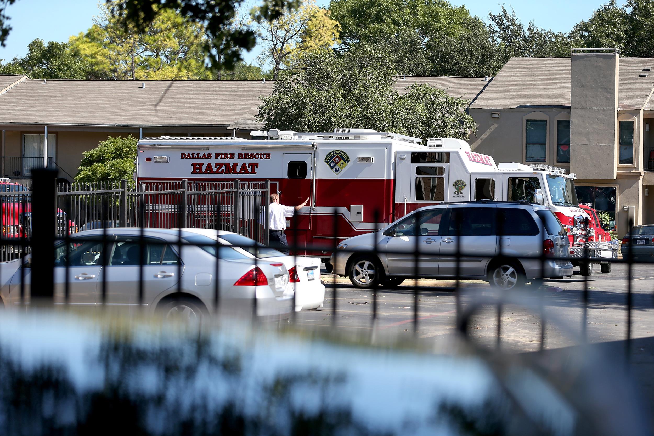 141003-ebola-dallas-quarantine-2133_ea1fe9d2fe405342ff9d01abf50dee55