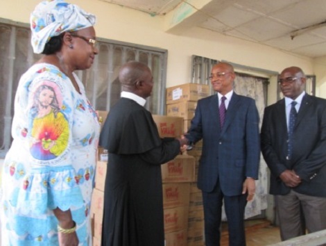 Cellou Dalein Diallo et sa délégation à l'église anglicane  Photo-Africaguinee.com