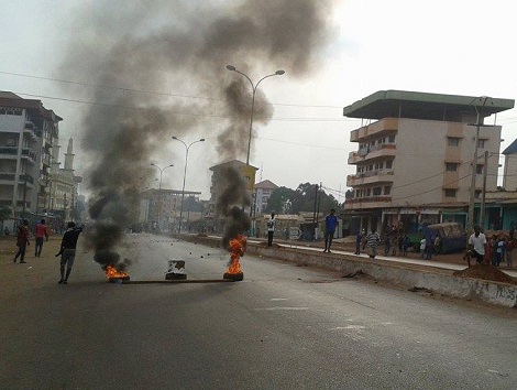 L'axe Hamdallaye-Bambéto le jour de la  manifestation de l'opposition le lundi 13 avril