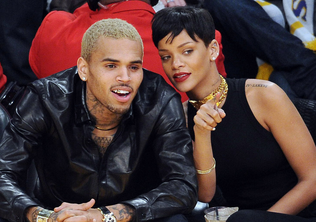 rihanna-et-chris-brown-complices-lors-d-un-match-de-backet-en-decembre-2012_exact1024x768_l