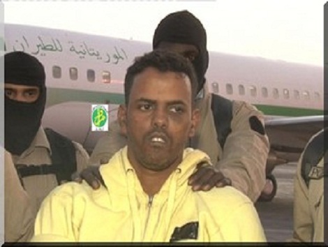 Saleck Ould Cheikh , à sa descente d'avion à l'aéroport de Nouatchott