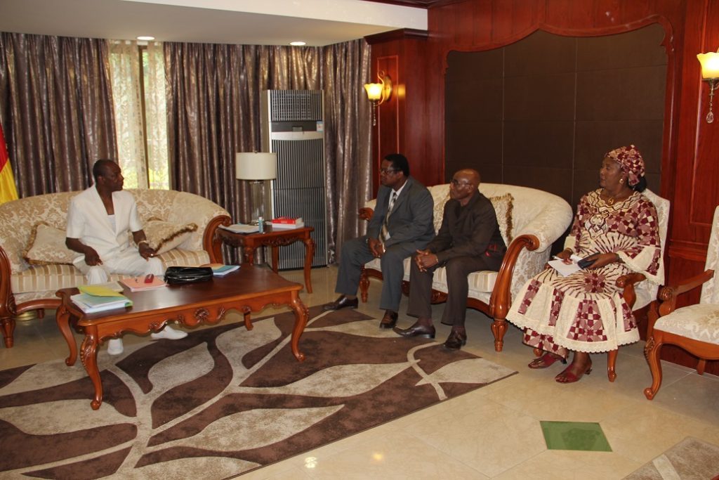 Le président Alpha Condé en audience avec les leaders syndicalistes-Africaguinee.com