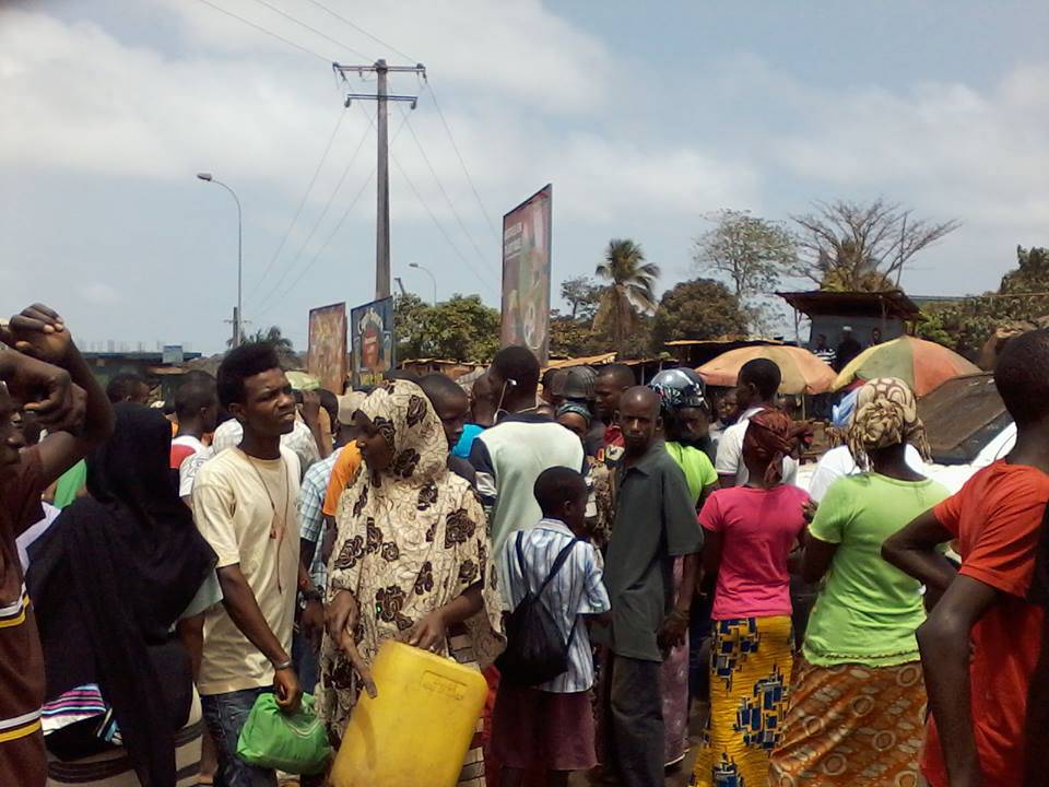 manifestation-de-femmes-paralyse-la-circulation-a-bambeto