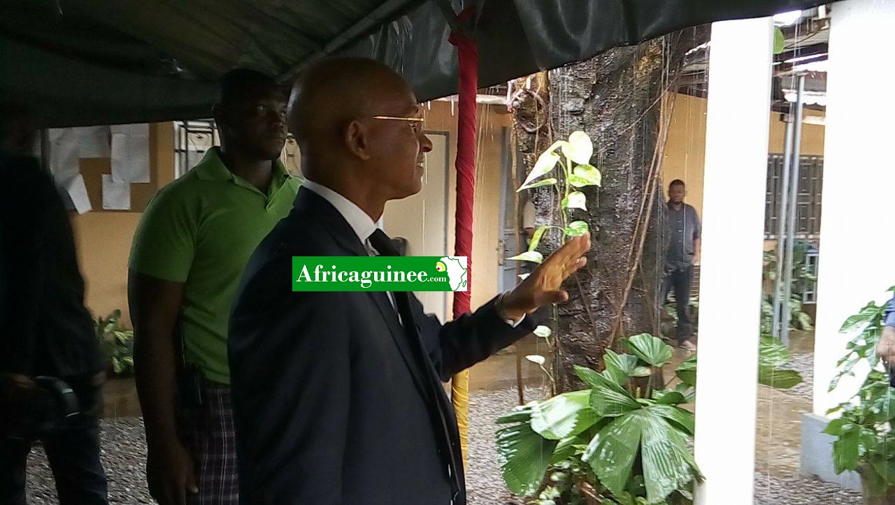 Cellou Dalein Diallo, s'adressant à des Journaliste à la maison de la presse