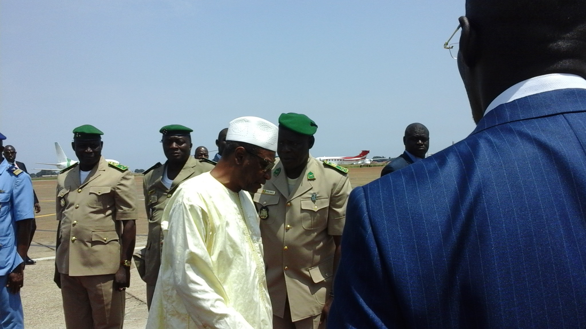 Le Chef de l’Etat guinéen, Alpha Conde avec des officiers supérieurs de l'armée, Photo Boubacar Diallo, Africaguinee.com