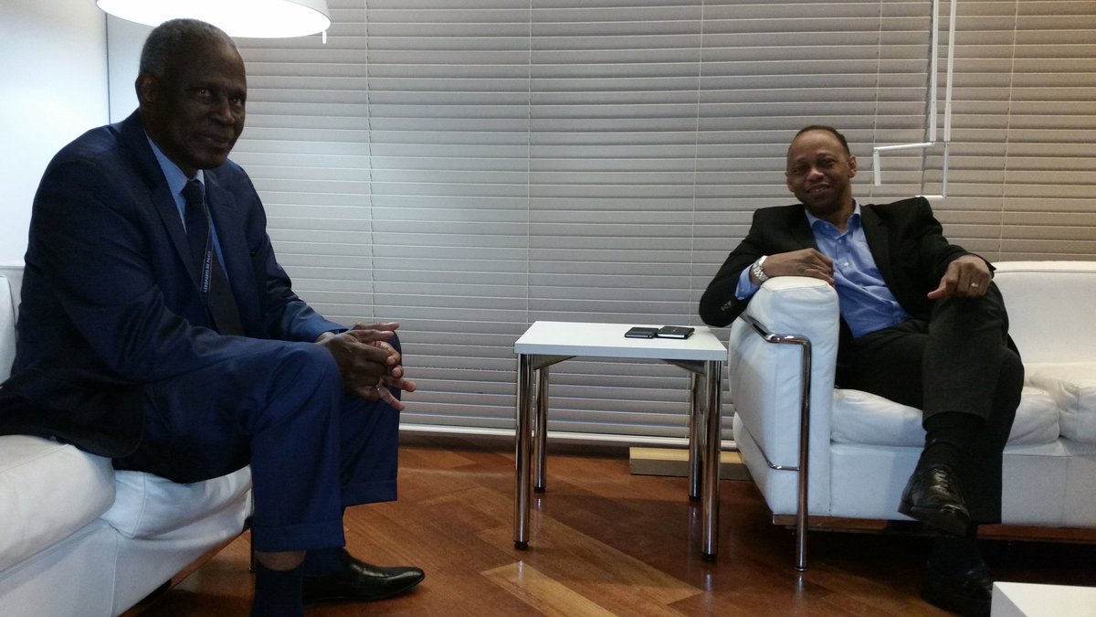 L'ambassadeur Amara Camara avec le PM Mamady Youla
