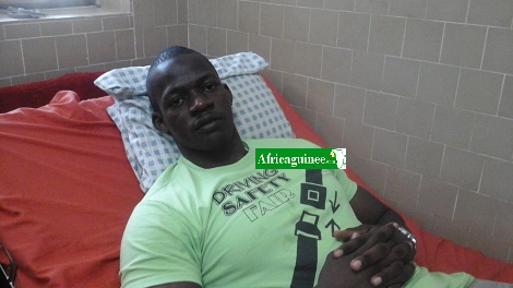 Amadou Sow dans son lit d'hôpital