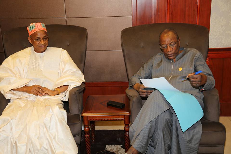 Cellou Dalein Diallo et Alpha Condé au palais Sékoutoureya