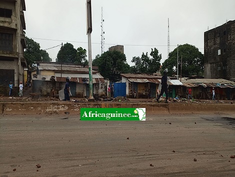 Des policiers qui poursuivent des manifestants à Koloma, Photo Africaguinee.com