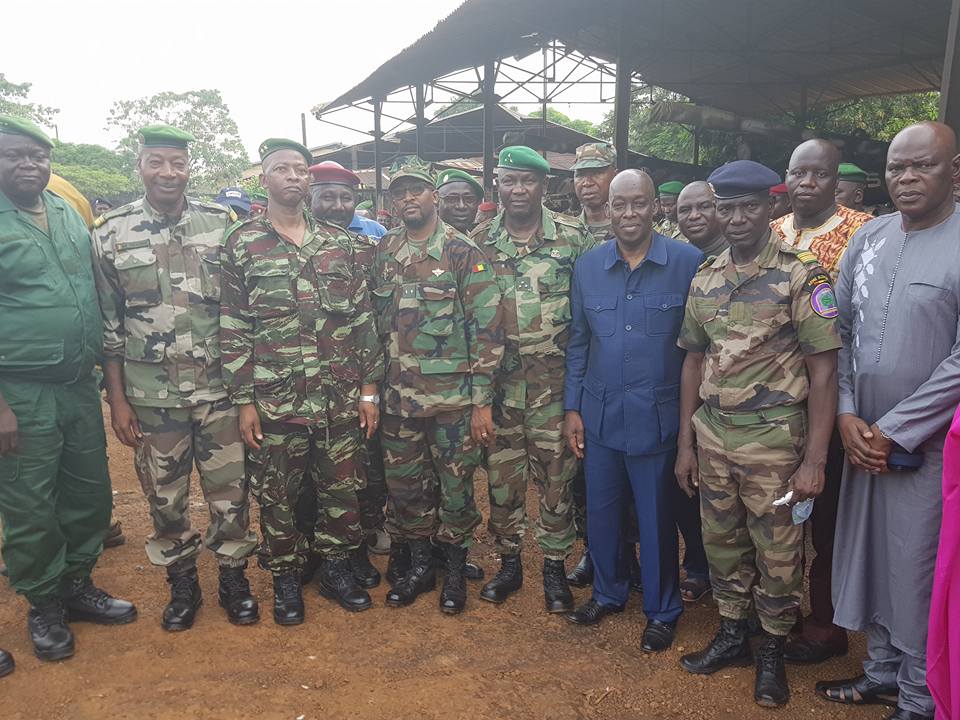 Dr Mohamed Diané, Ministre de la Défense, et la hiérarchie militaire au Camp Alpha Yaya