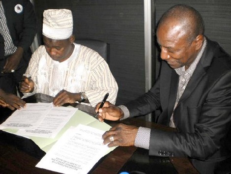 Papa Koly Kourouma et Alpha Condé (image d'archive)