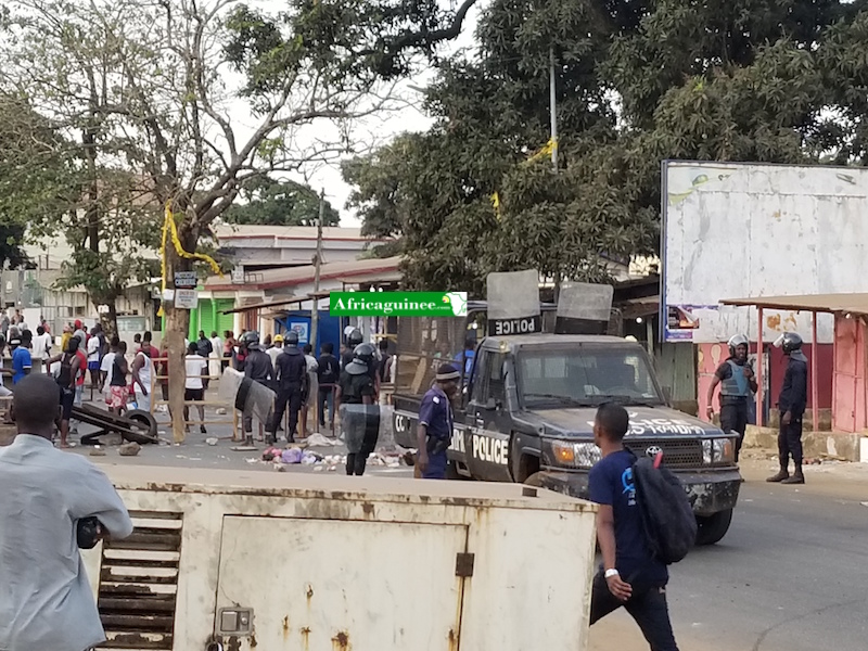 Des manifestants au quartier Kipé de Conakry