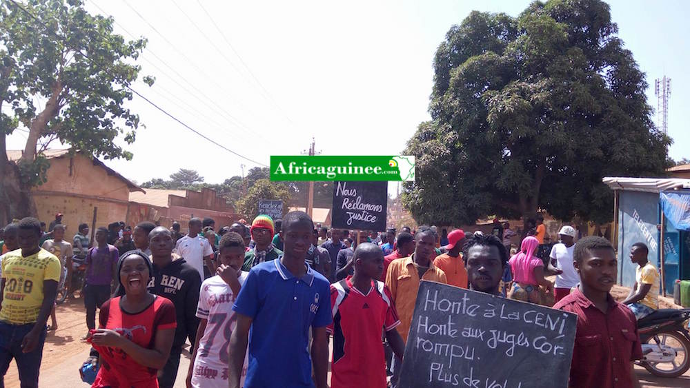 Des militants de l'opposition guinéenne à Lélouma