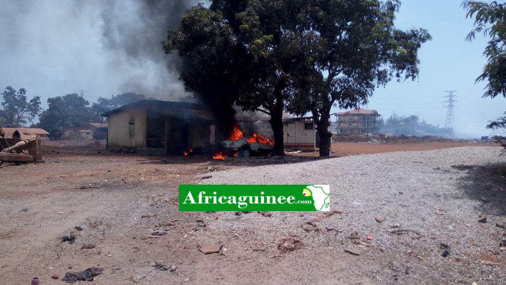 Le commissariat de Cosa en feu (Conakry)