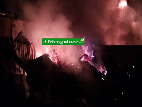 image d'archive d'un incendie à Conakry