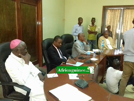 Tibou Kamara (au milieu), le Grand Imam de Conakry (A gauche) et le syndicaliste Aboubacar Soumah
