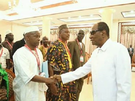 Aboubacar Soumah, leader du SLECG et le Président guinéen Alpha Condé