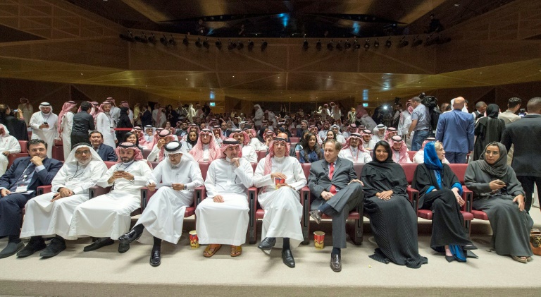 Photo fournie par les services royaux saoudiens montre une projection test dans la première salle de cinéma rouverte à Ryad depuis 35 ans, le 18 avril 2018 / © Saudi Royal Palace/AFP / BANDAR AL-JALOUD