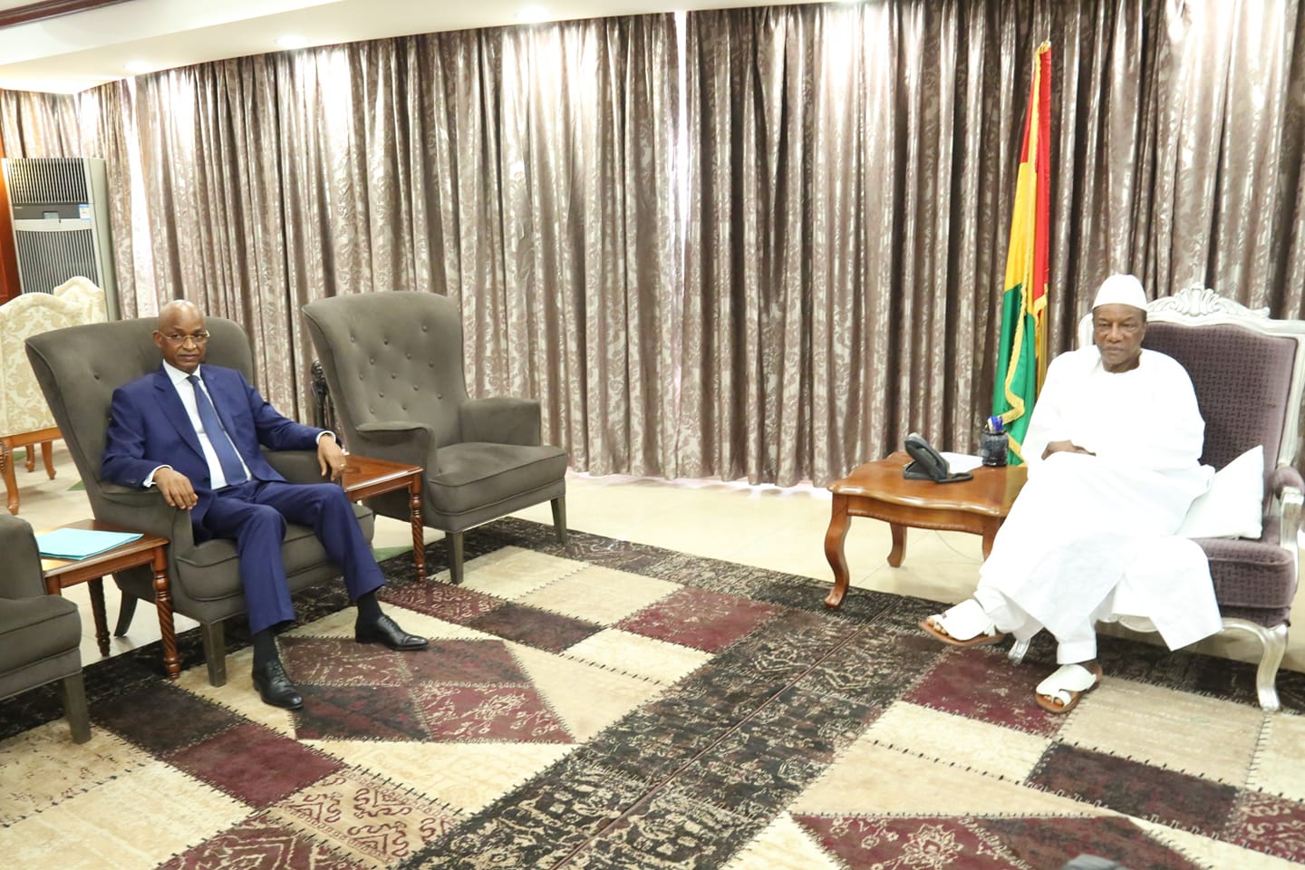 Cellou Dalein Dialo et Alpha Condé au Palais Sékoutoureya