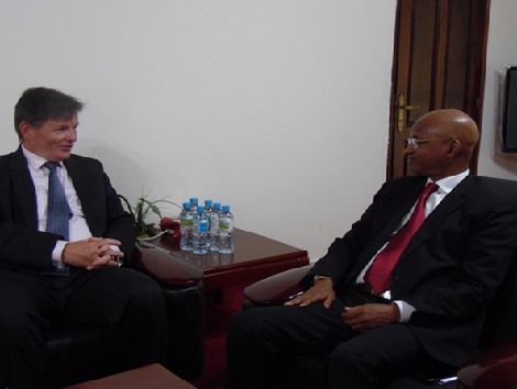 Cellou Dalein Diallo, Chef de file de l'opposition et Dénis Hankins ambassadeurs des Etats-Unis en Guinée, image d'archive