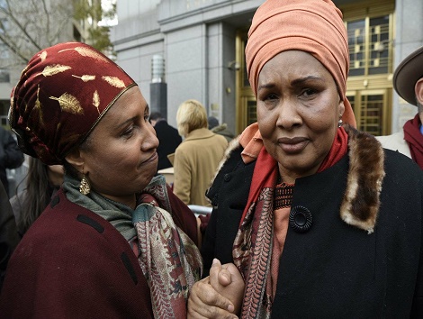 Hawa Bah, mère de Mohamed (D) Kadiatou Diallo, mère de Amadou Diallo (G), crédit Photo Daily News