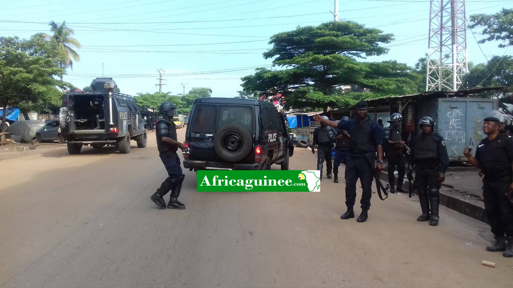 Des agents des forces de l'ordre à la Tannerie (Conakry)