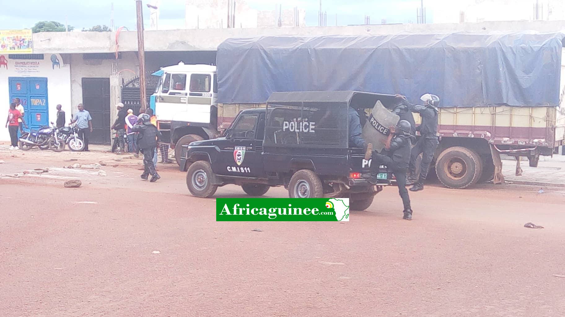 Des agents des forces de l'ordre dans les rues de Labé