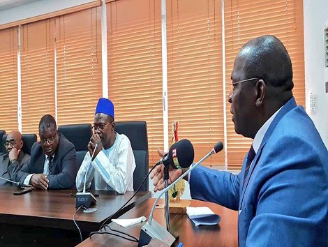 Le Premier ministre guinéen, Ibrahima Kassory Fofana et des leaders syndicaux
