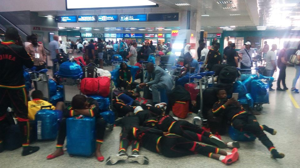 Les athlètes guinéens à l'aéroport de Tunis