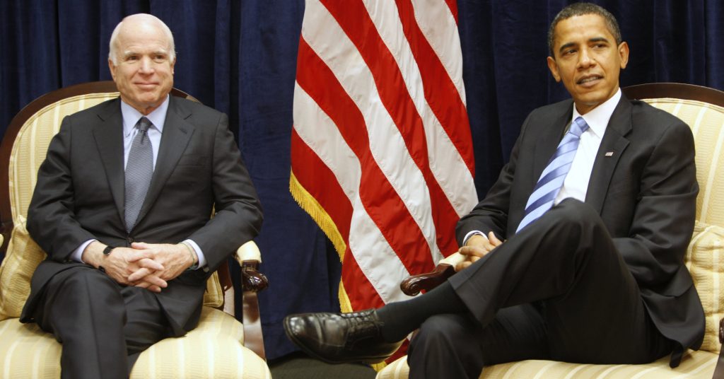 Le sénateur John McCain aux côtés du président Obama-Africaguinee.com