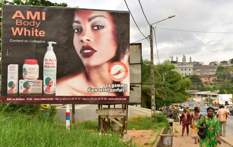 Affiche publicitaire de produits éclaircissants-Africaguinee.com