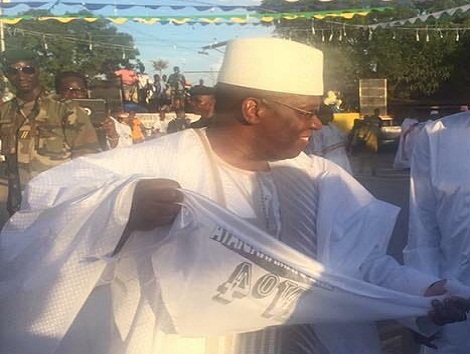 Le Premier ministre guinéen, Ibrahima Kassory Fofana dansant la Mamaya à Kankan