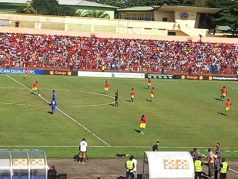 Coup d'envoi du match Guinée-Centrafrique au stade 28 septembre de Conakry