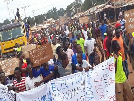 Des manifestants dans les rues de Mandiana