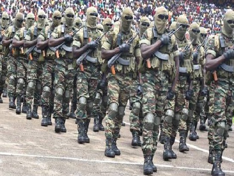 les_forces_speciales_guineennes_defile