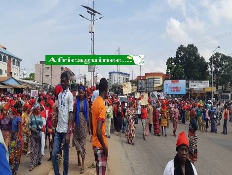 Une manifestation de femmes contre les tueries dispersée à Conakry par la police