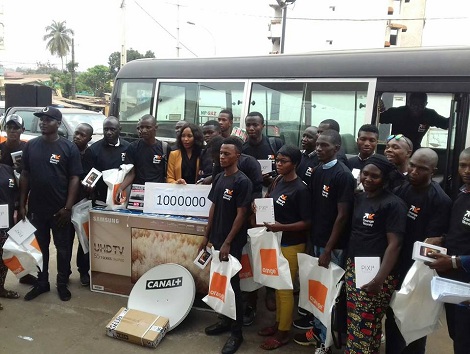 es heureux gagnants de la promo de fin d'année d'Orange Guinée