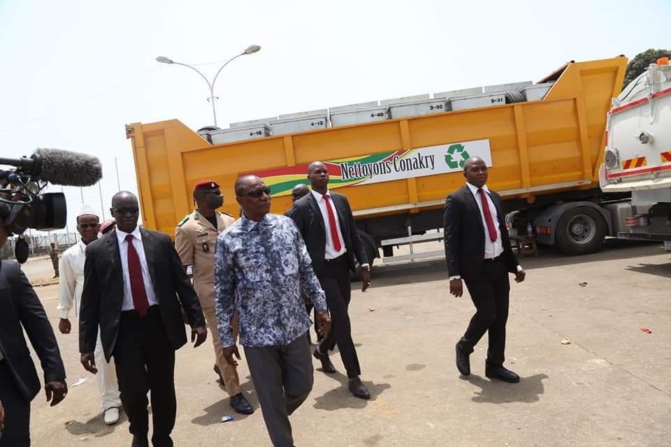 Pr Alpha Condé, lors de la remise des camions poubelles octroyés par Abayrack