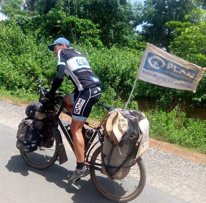 Laurent Simon, ambassadeur de Plan International qui fait le tour du monde à vélo