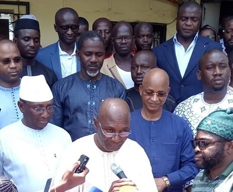 Des membres du Front National pour la Défense de la Constitution réunis à Conakry