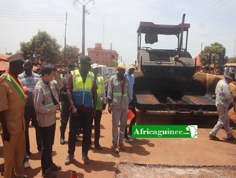 Moustapha Naité, ministre des Travaux Publics en visite de Chantiers à Siguiri