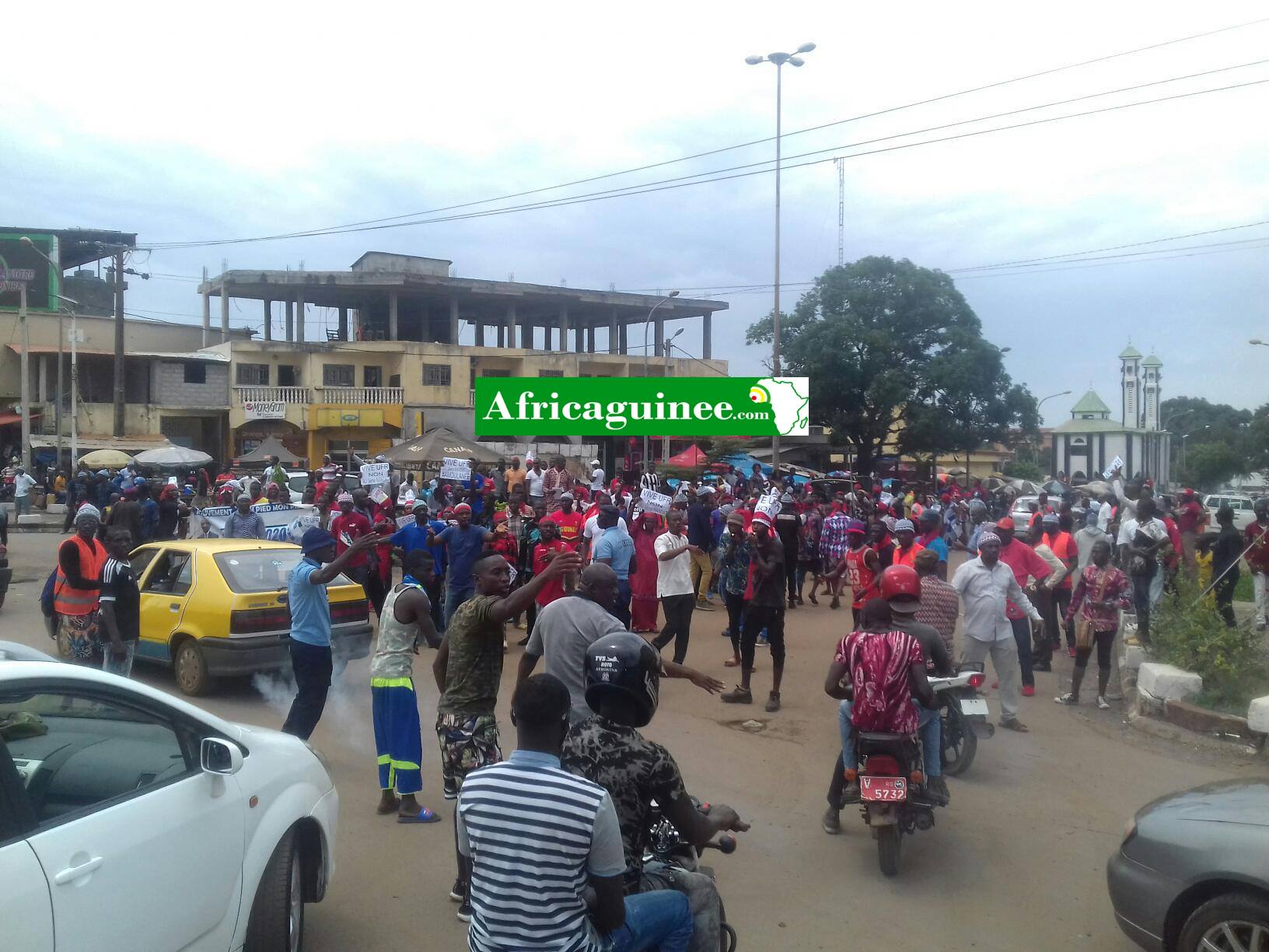 Des opposants au projet de 3ème mandat manifestent à Matam (Conakry)