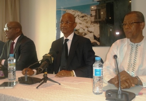 Cellou Dalein Diallo, leader de l'UFDG entouré de ses vice-présidents Aliou Condé (D) Fodé Oussou Fofana (G)