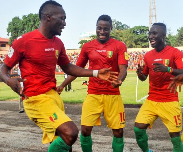 Naby Keita et certains de ses coéquipiers du Sily National