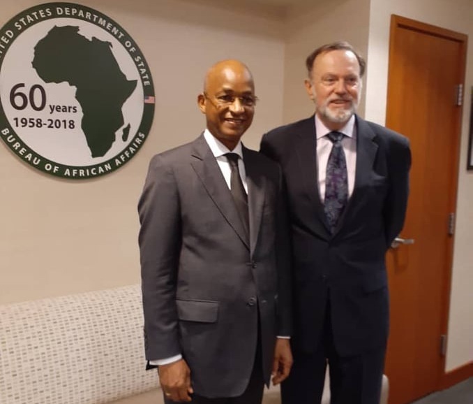Cellou Dalein Diallo, leader de l'UFDG et le sous-secrétaire d’État chargé des affaires africaines, M. Tibor Nagy