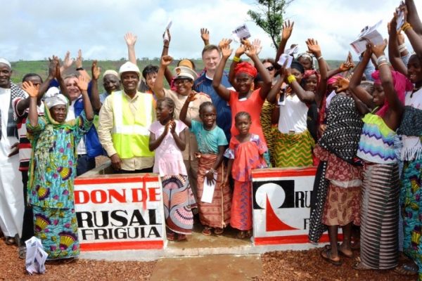 La société RUSAL/Friguia dote 3 forages à 3 secteurs de Fria