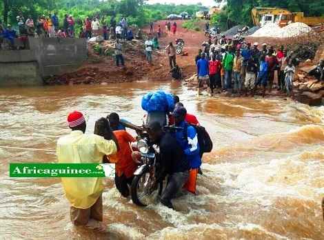 Traversée du pont de MBagou dans la préfecture de Mali