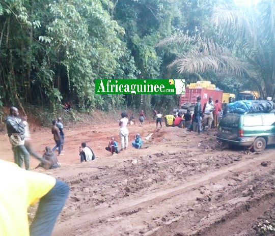 Dégradation de la route à Gueckedou, en Guinée Forestière