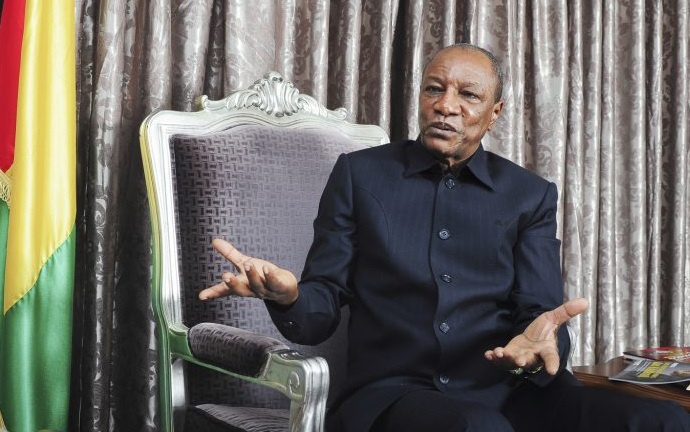 Alpha Condé, Président de la République de Guinée dans son palais à Sékhoutourea