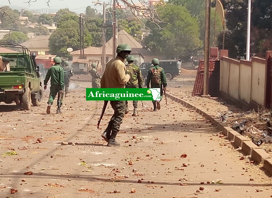 Des militaires dans la rue à Labé pour le maintien d'ordre